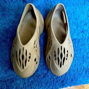 Yeezy Foam Runners size 6